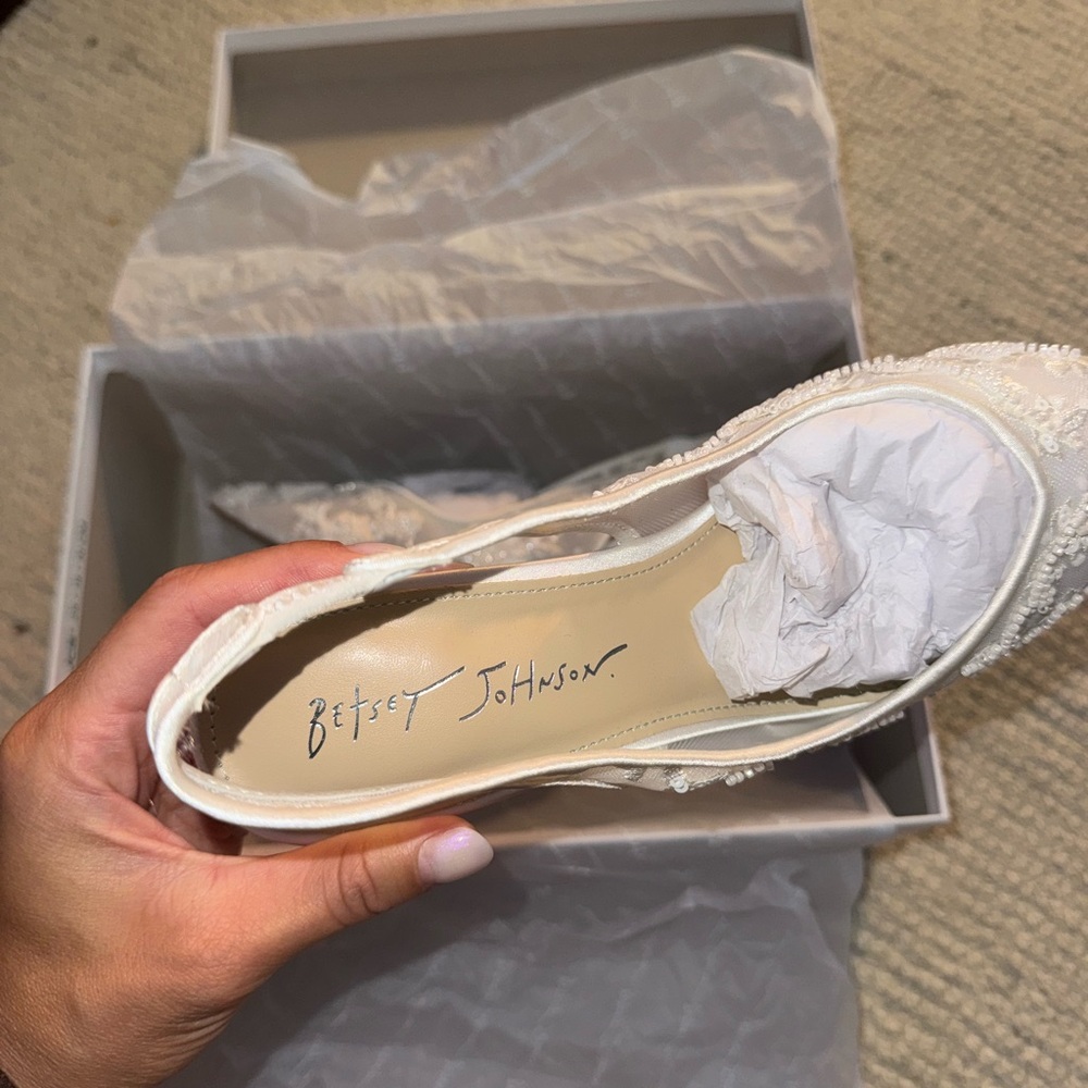 Betsey Johnson White Embroidered Heels - Picture 2 of 5